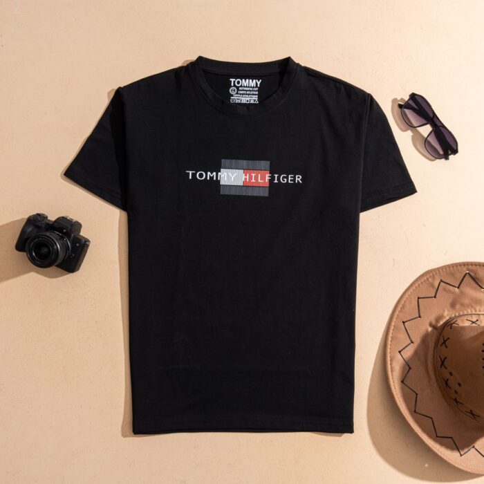 ⁦تيشيرت Tommy Hilfiger⁩ - الصورة ⁦2⁩