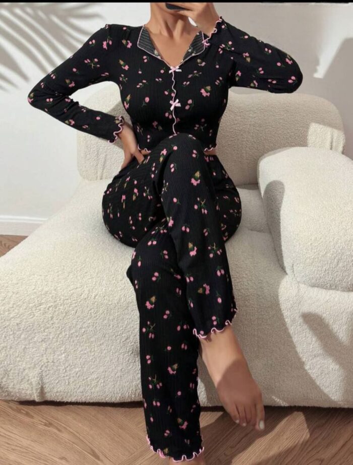 ⁦البيجامة الكريز⁩ - الصورة ⁦1⁩